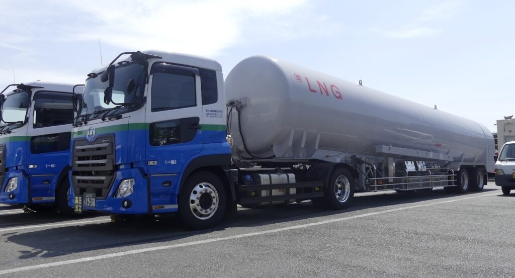 特定荷主と契約してLNGローリー車を導入