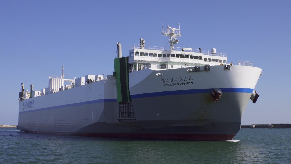 レーダーで周辺の状況や船を検知し、安全なルートを提案して自動で操船する機能を追加（日本財団提供）