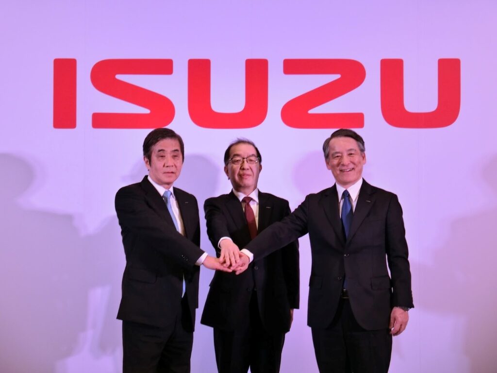 （左から）片山次期会長、山口次期社長CEO、南次期副会長